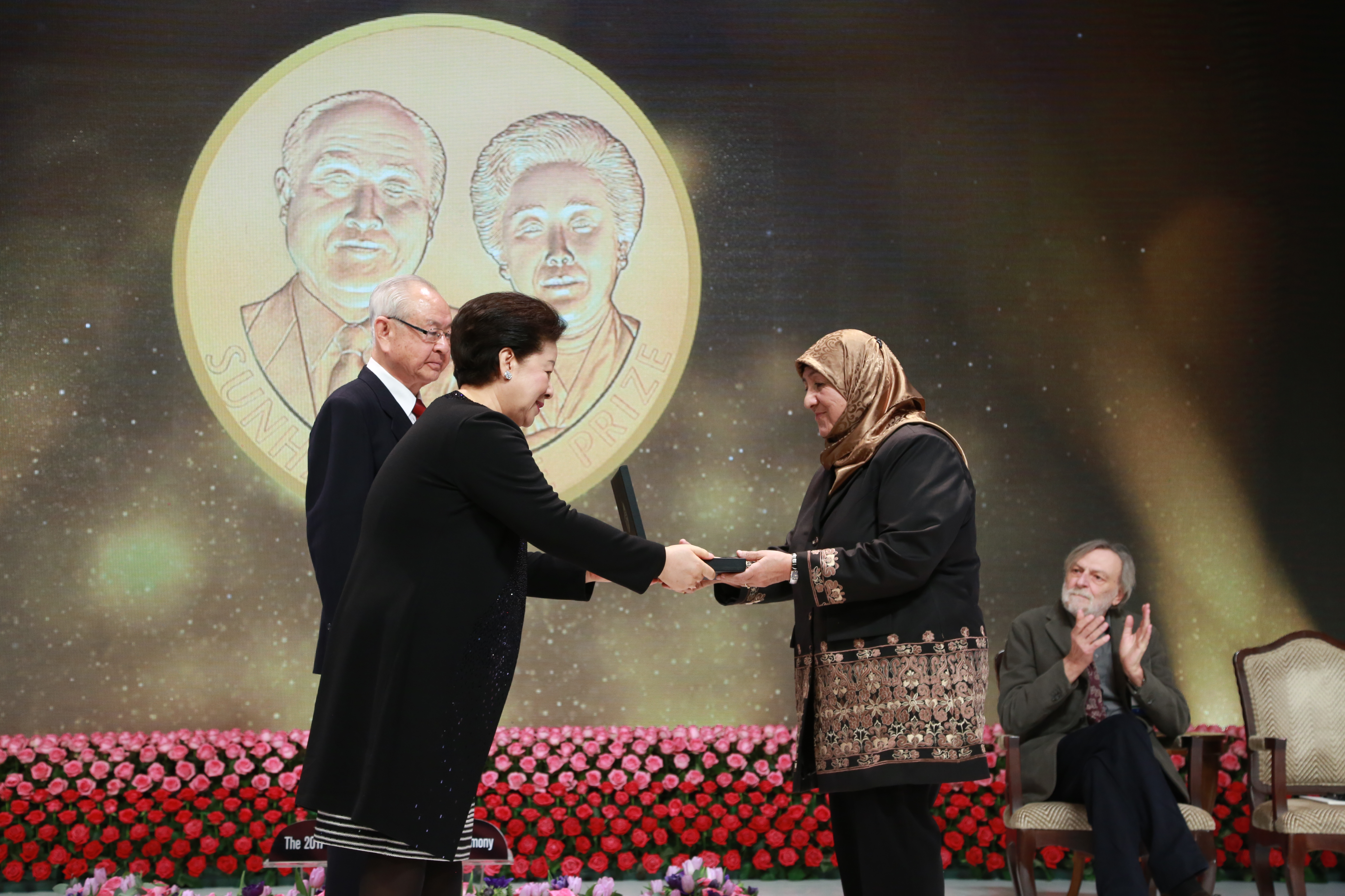 Dr. Sakena Yacoobi Awarding Of Medal And Plaque