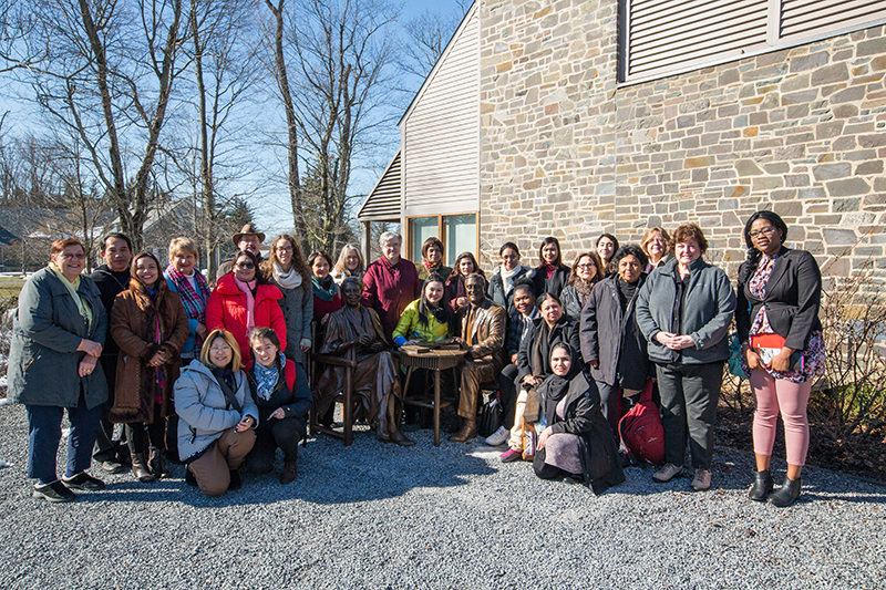 FDR Library   Group Photo With Statue Of Roosevelts