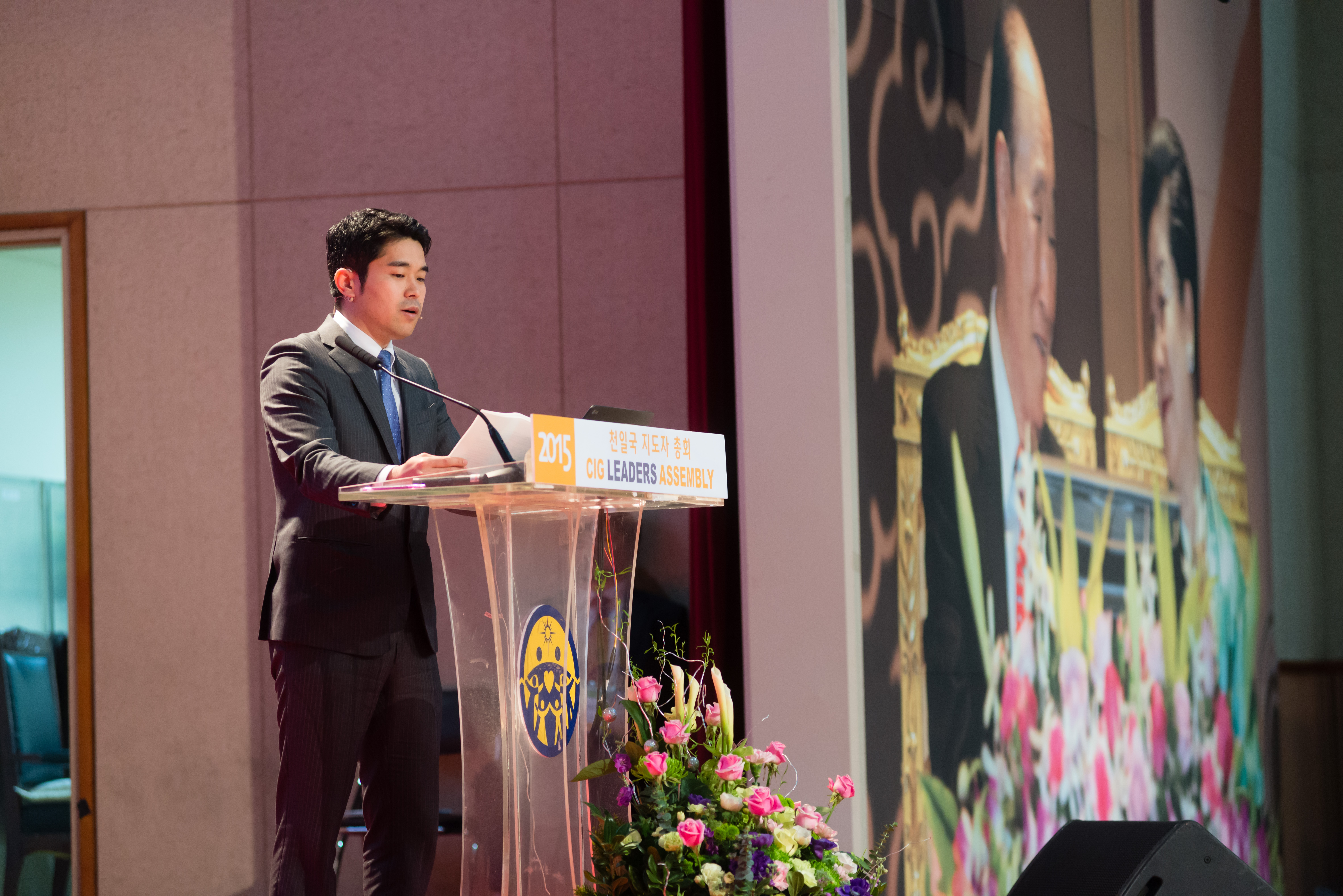 Katsuhiro Motoyama received a standing ovation for his presentation