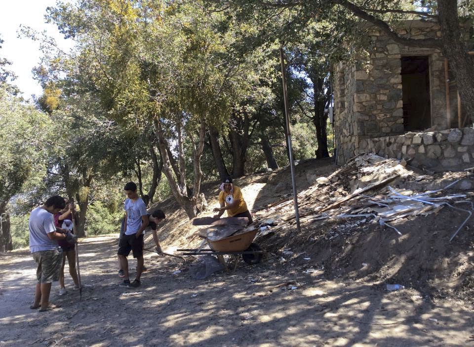 7064_10205103217807116_7248427762001707362_nedited