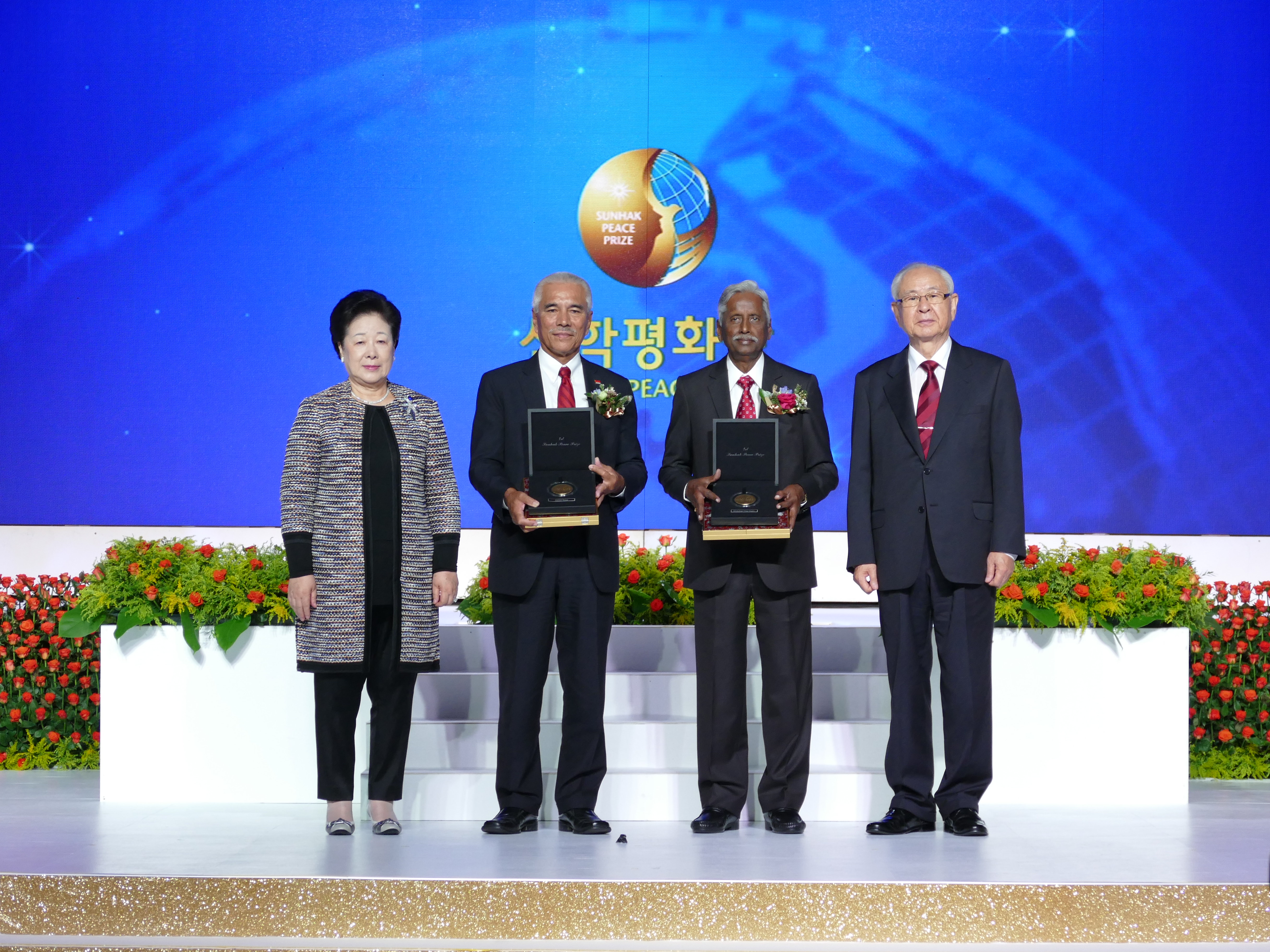 Awarding of Medal and Plaque with Dr. Hak Ja Han Moon Founder of Sunhak Peace Prize and Dr. Il Sik Hong Sunhak Peace Prize Committee Chairman