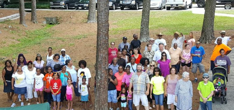 Abernathy picnic crowd 1